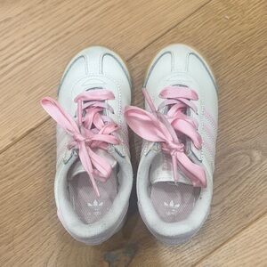 Adidas Kids Sneakers in White and Pink
